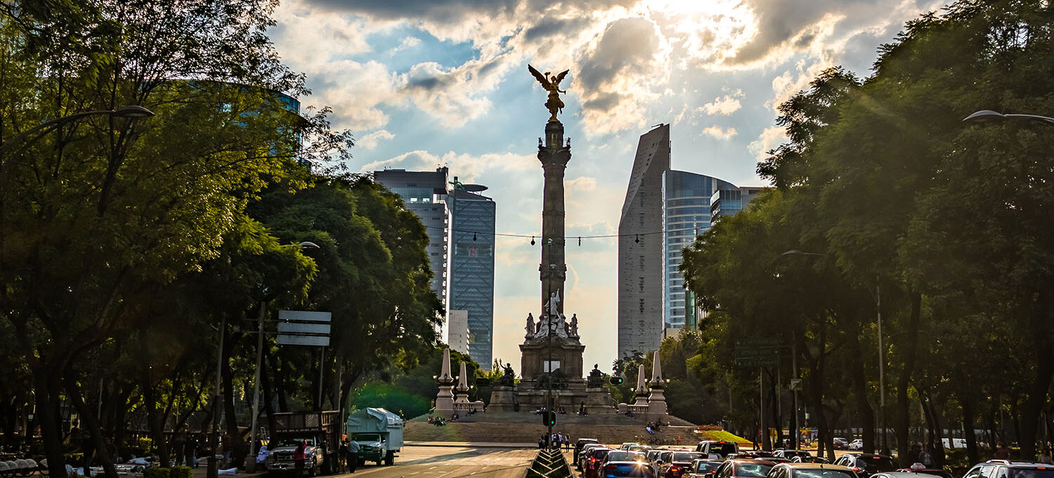 Paseo de La Reforma avenue and Angel of Independence Monument -